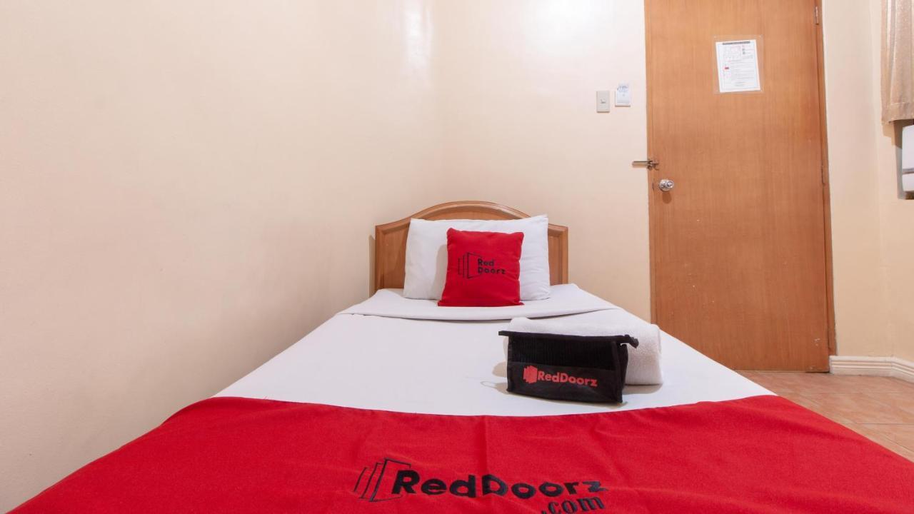 Отель Reddoorz @ Downtown Таклобан Экстерьер фото